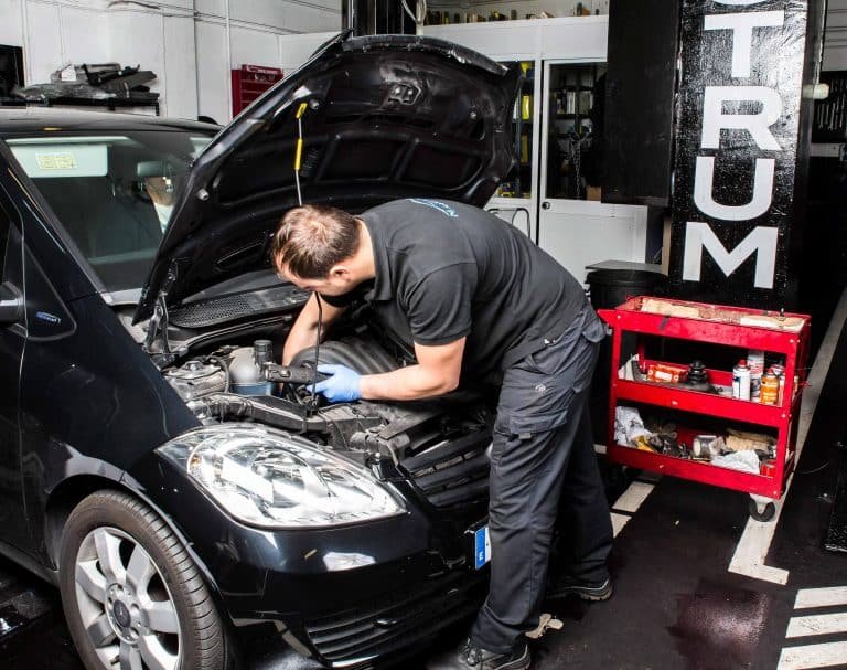 Revisión del coche en Torrejón de Ardoz